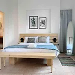 Bright Loft 4Br Marmikhael